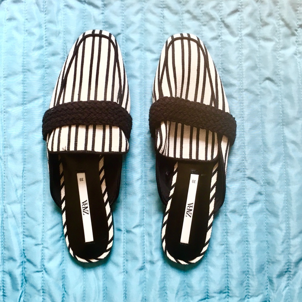 NWOT/Flat fabric mules